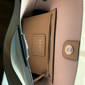 DKNY ladies pocketbook